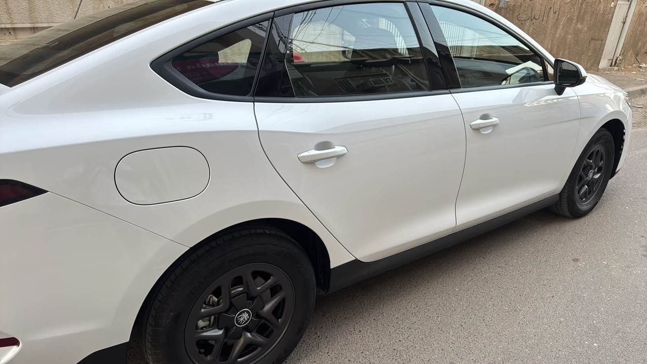 Byd qin blas 
2025

كفاله عامه ماشيه الكلي ١١ الف 
الداخل زيتوني 
معروفه مواصفات ال byd 
السعر ١٣٢ 
***********
