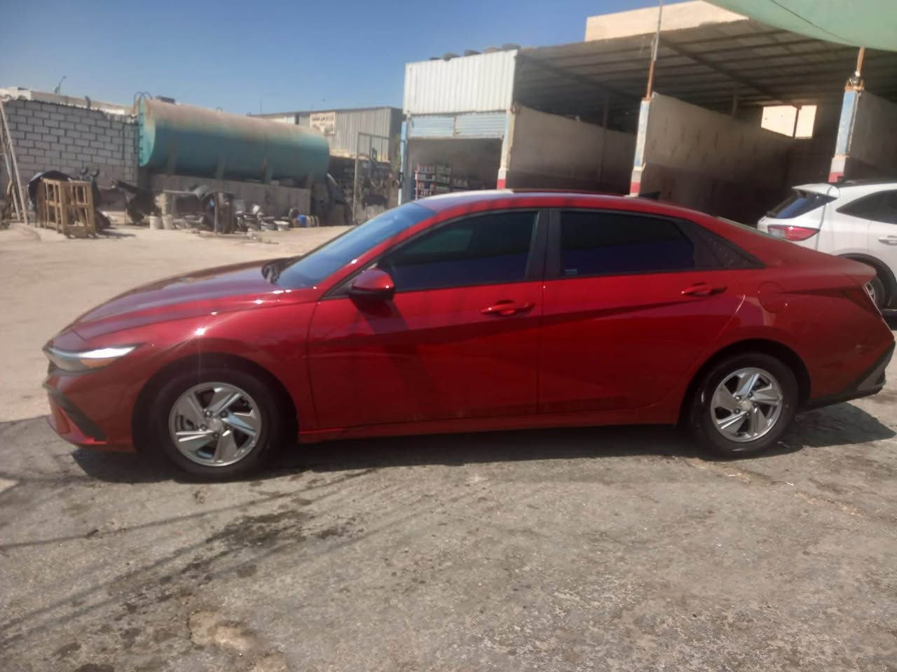HYUNDAI ELANTRA 2024
 وارد أمريكي  سيارة  أخت الزيرو  دخول جديد 
ترقم جميع المحفظات 
سيارة باسمي 
حجم المحرك :  2.0💪🏻

المسافة المقطوعة 🚶: 26307

عدد الاسطوانات : ٤ سلندر

اللون : أحمر 
الإضافات :  
نقطة عمياء 👨‍🦯
لد نهاري 
مثبت سرعة 
قيادة ذاتية 
كامرة دوارة 
عداد ديجتال 
ويل كب 👈🏻
شاشة تحكم لمس📺
اندرويد اوتو🤖
تدفئة كراسي 🔥
تدفئة ستيرنك 🔥
ابل كار بلاي🍏
خرائط 🗺️🧭
دخول ذكي🚪
والعديد من الموصفات
HEB25F
| للتواصل واتساب 
✅ ‭***********‬✅ كربلاء, العراق
