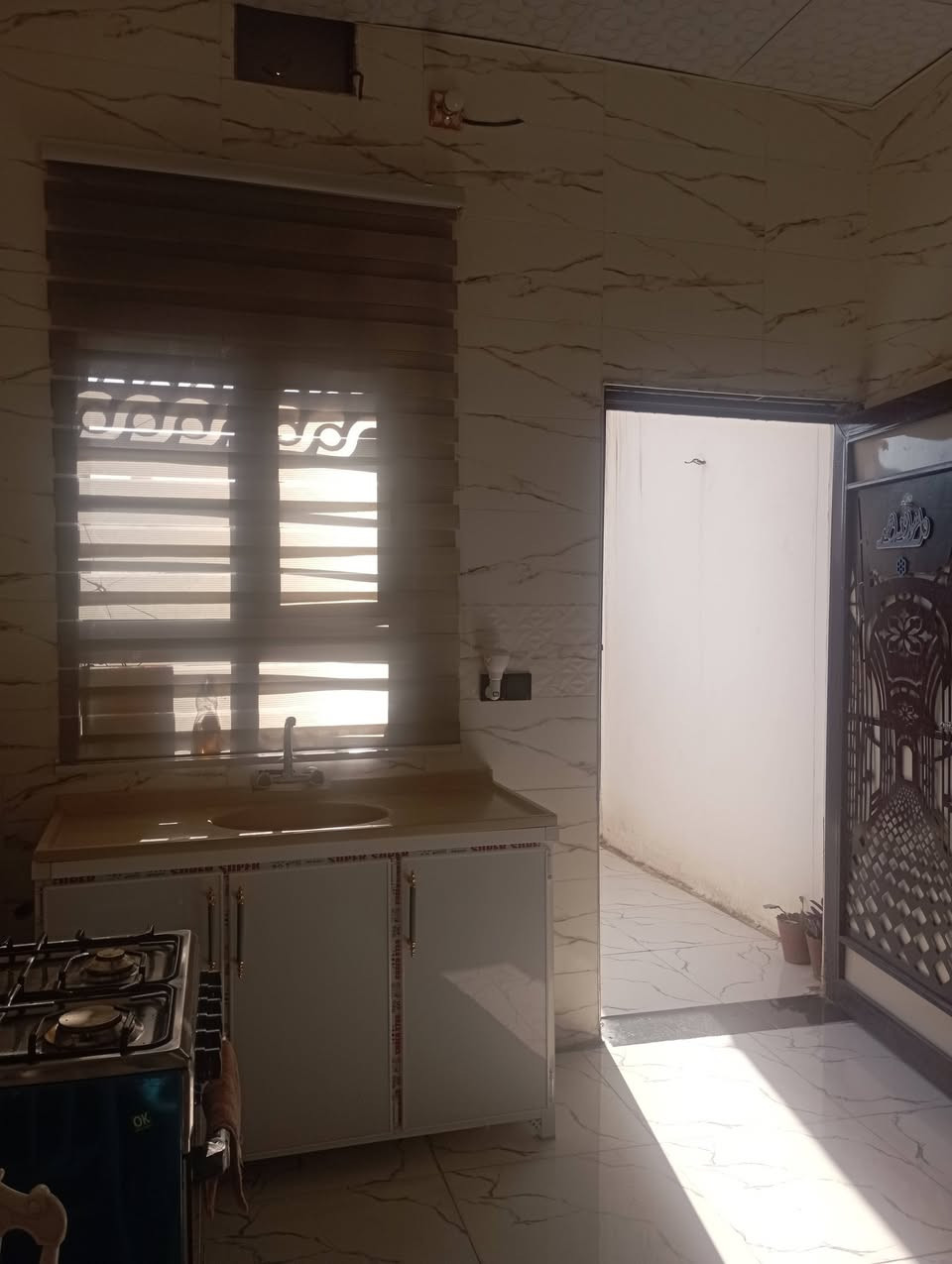بيت زراعي للبيع ١١٥ متر مربع غرفتين وصاله بناء جديد ٥٥مليون من صاحبها تقع بين حزيران ودور سكك مباشر من صاحبها رقم الهاتف ***********
