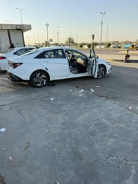 الانترا 24 وراد خليجي ماشيه ٢٠الف سياره صفحت السكن بيها بارد بس الباقي...