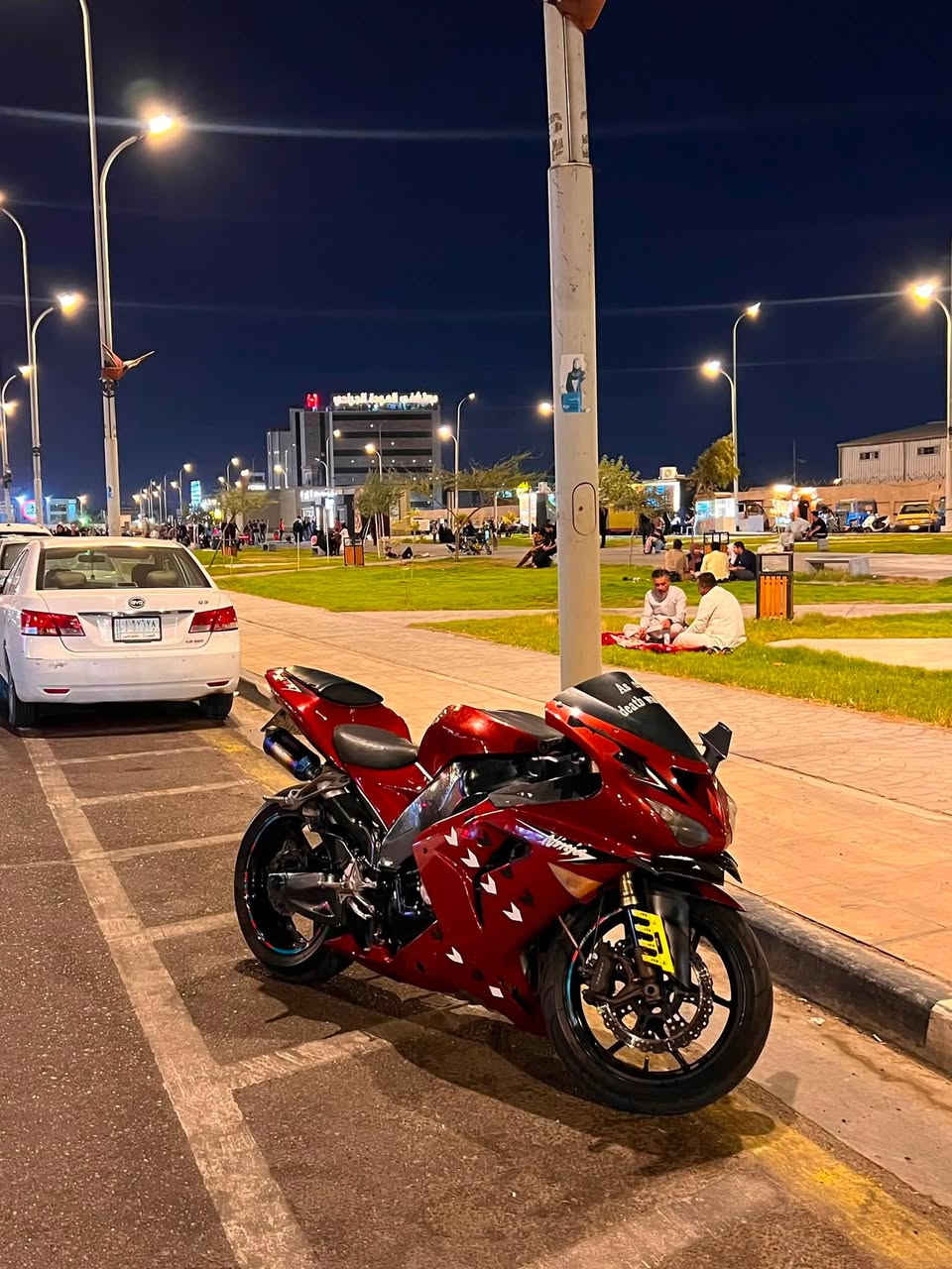 كاوسكي نينجا 1000CC ZX10R
2006
رقم وسنويه انكليزي بصره باسمي تحويل ثاني يوم
محرك كفالة لا صوت ولا تبخير 
محرك ما مفتوح
كهربائيات كله شغالة 
ملحقات ( خوذة + درع + مرايات جديدة + لزكات تثبيت على تانكي ) 
مكاني البصرة
السعر :32وقابل للتفاوض 
للتواصل ( اتصال او واتساب  :  ***********
