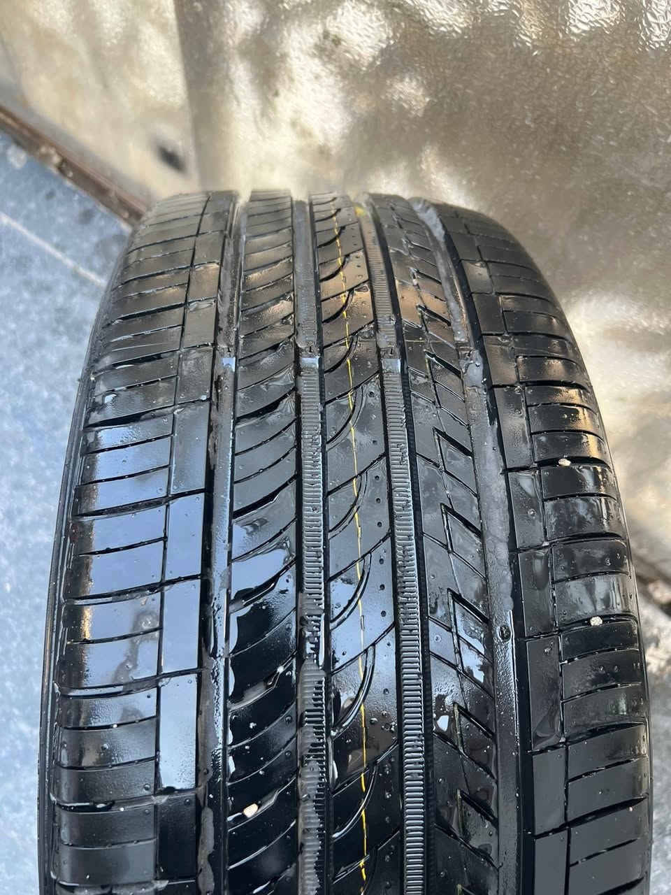 سلام عليكم اطارات ازيرة جدد كلش كوري اصلي بعدة بخطة لا شك ولا فتيلة ولا ركعة حجم 19/245/40 السعر 100 قفل *********** مكاني بصرة
