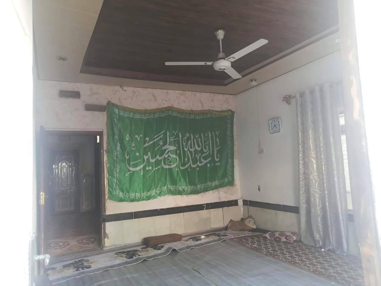 السلام عليكم
دار للبيع في الصالحية يحتوي ع شقة  وغرفين بالطابق الأرضي قرين عن الشارع القائد ثالث بيت عن الشارع المساحه ٢٢٠م منطقة كامله الخدمات السعر خاص للاستفسار الاتصال على الرقم ***********
