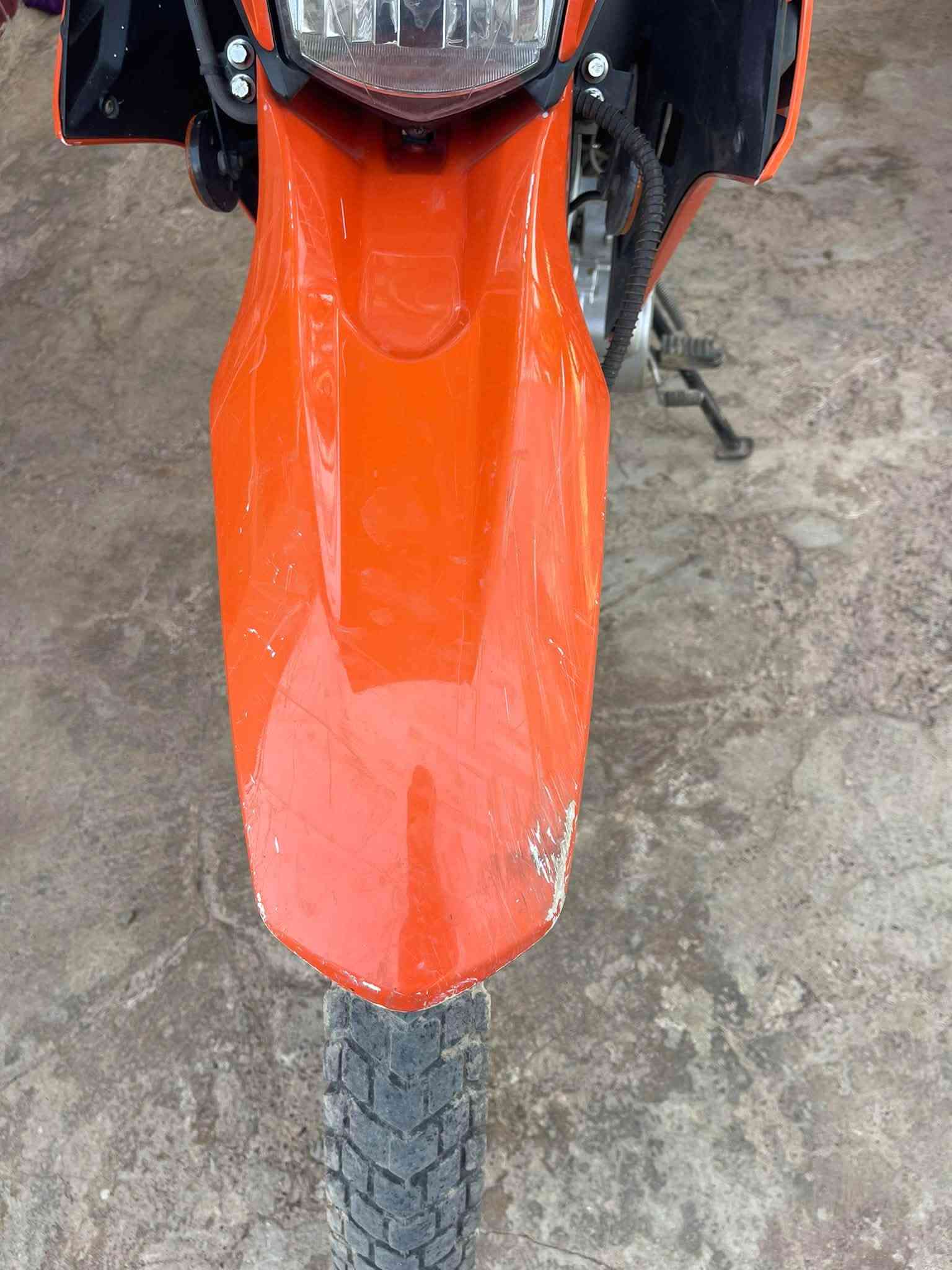 السلام عليكم
دراجه  ياباني KAVIR Motor

نضافه فول 

دراجه حلوه وكاعده 

حجم المكينه 200

نكره سلف 

6نمر شرط معدل 

موديل 2023

اوراق سحب 

تاير خلفي امامي اخو جديد

بيها ملاحضات خدوش بسيطه 

بلكفر 

 (السعر 1.250)

(وبيها مجال للشراي)

المكان ديالى الخالص الناي 

للأستفسار هـ***********

شراي اتصل
