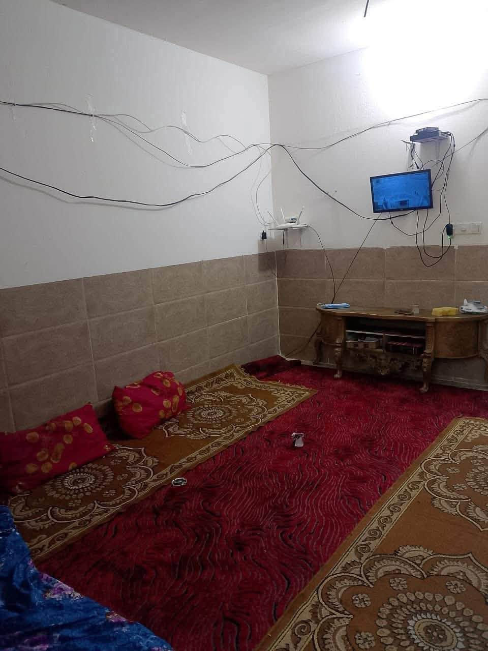 للإيجار مشتمل مساحة ٤٠ م بناء حديث يحتوي على

ط١ / أستقبال + حولي مطبخ + صحيات 

ط٢ / غرفتين نوم + بيتونة 

العنوان / الشعب مقابل سوق ال ٤٠٠٠ الاف قريب على الشارع

للاستفسار الاتصال / *********** مكتب الكرار للعقار
