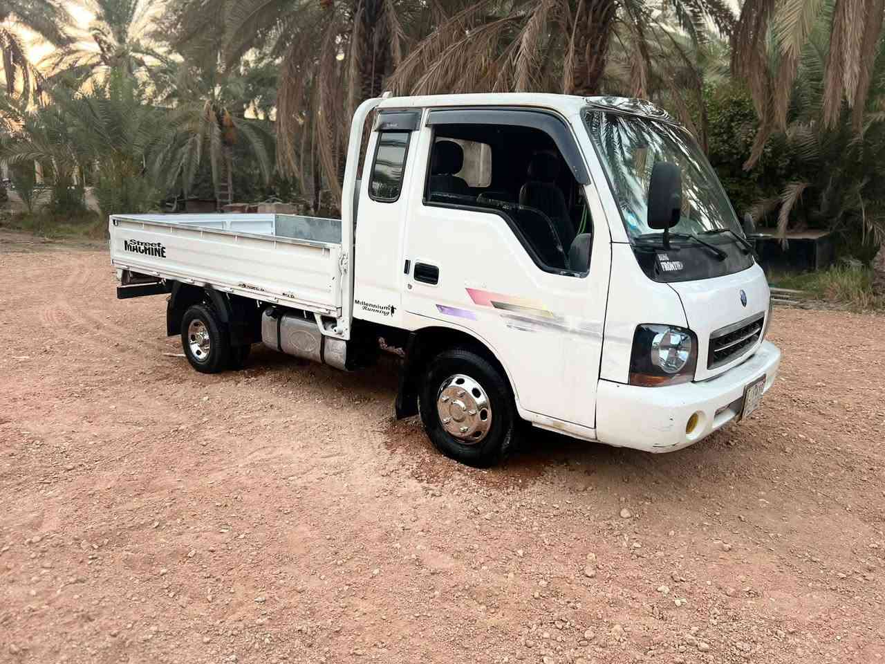 السلام عليكم فونتيرا ام عيون للبيع موديل 2001 رقم بغداد مشروع وطني  مكفوله من الكير والمحرك والشاصي ورقم شاصي تخم تاير كهرباءيات كله شغاله السعر 68 وبيه مجال مكاني بابل المسيب رقم الهاتف ***********

