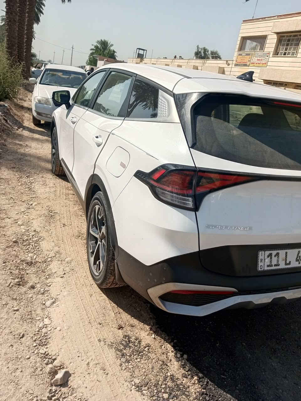 للبيع كيا سبورتاج
موديل 2023.   وارد امريكي 

شاصي طويل. 

ماشيه55 الف 

محرك 2500. 

مواصفات 
بصمه ابواب + بصمه تشغيل + تشغيل عن بعد 

تبريد امامي خلفي + تبريد شاشه 

شاشه متصله   + تبريد شاشه  

اشاير بلمري المري شفط 

لايت زينون عالي وناصي 
كشن جلد+ كشن السايق كهرباء 

السيارة جديده  
شرط كير ومحرك ع وضع الشركه 

ملاحظه.  بيه بتيد صبغ + جاملغ امامي صبغ 

والباقي كفاله           

السيارة.  حيل جديده.  اي نقص مابيه 

تخم.  تأير.     كير ومحرك مكفولات حدادية جديده 

مكان السيارة بغداد 

***********

