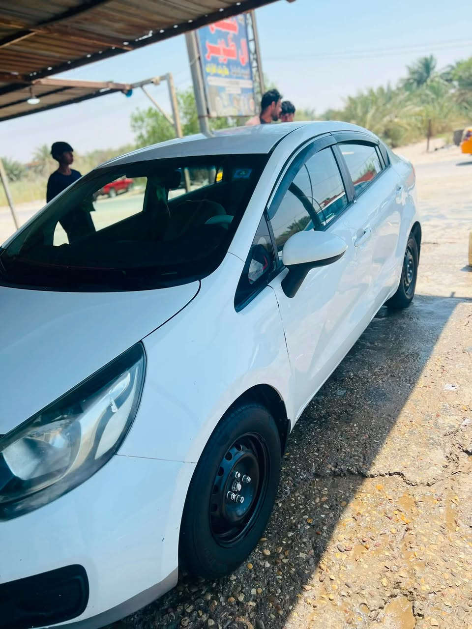 السلام عليكم
كيا ريو موديل 13 خليجي 
مكينه 1600 ام الخطرتين 
بيهه جاملغ امامي مبدل اصلي  وبيهه بارد بسيط بلباب والدوسه 
رقم قادسيه انكليزي ثاني يوم تحويل 
مكان السياره الديوانيه قضاء الحمزه 
السعر 77 
رقم الهاتف *********** والخاص مفتوح
