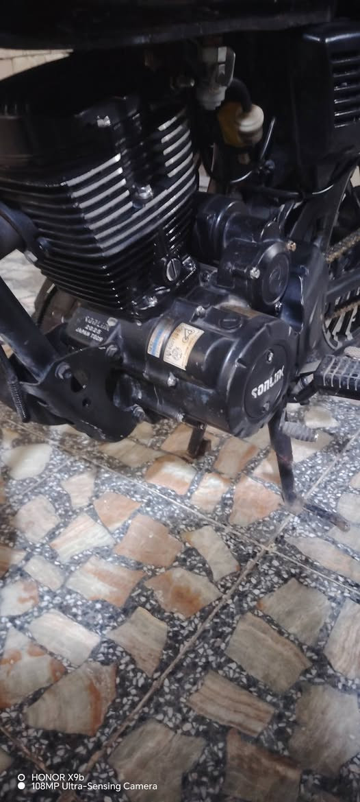 *********** موديل 25 مكينه 200 سعر 600 مكالمه انت الصدر قرب شريكه الانوار بغداد المدينه الاورفلي نقصها بس باتري باتريا قاعد
