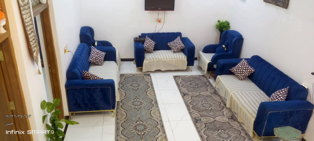 سلام عليكم
بيت للبيع
سند 25معاملة ماشية 
مساحة 200
ساحة كراج
ستقبال كبير
صالة كبيره
غرفتين نوم كبار
صحيات داخلية وخارجية 
ممرات ثنين
مطبخ كبير 
بناء حديث 2025
السعر ع خاص او ع تصال ***********
***********
مكان مجمع توحيد العفلوكي حي الفرات

نص مكتوب في الصور:
- ١٨:٥٣ ٢٠٢٣/٠٦/٠٢
- حسين
- Infinix SMART 9
- 01030470603
- حسن
- 18:04 2026/06/03
- 18:53 2026/06/02