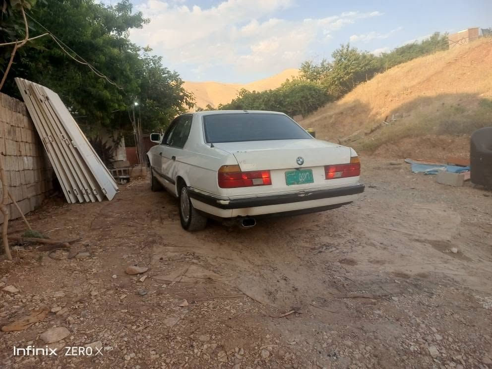 سڵاوی خواتان لێبێت bmw 735 مەکینە فەل گێڕ عادی   زۆر جوان و ڕێک و پێکە سەنەوی ئەسڵی و وەکالەتە  بەرگە درگای لۆک لۆکە  تەقەو ڕەقەی نیە ١ سەرە دەبڵی لای سەیاق ودواوە دەنگی تیایە 
سەیارەکە کاسکێتی سوتاوە ئیشیش ئەکات من بە حسابی بێ مەکینە ئەیدەم بۆ گۆڕینەوە لە سلێمانیم 
*********** السليمانية, العراق
