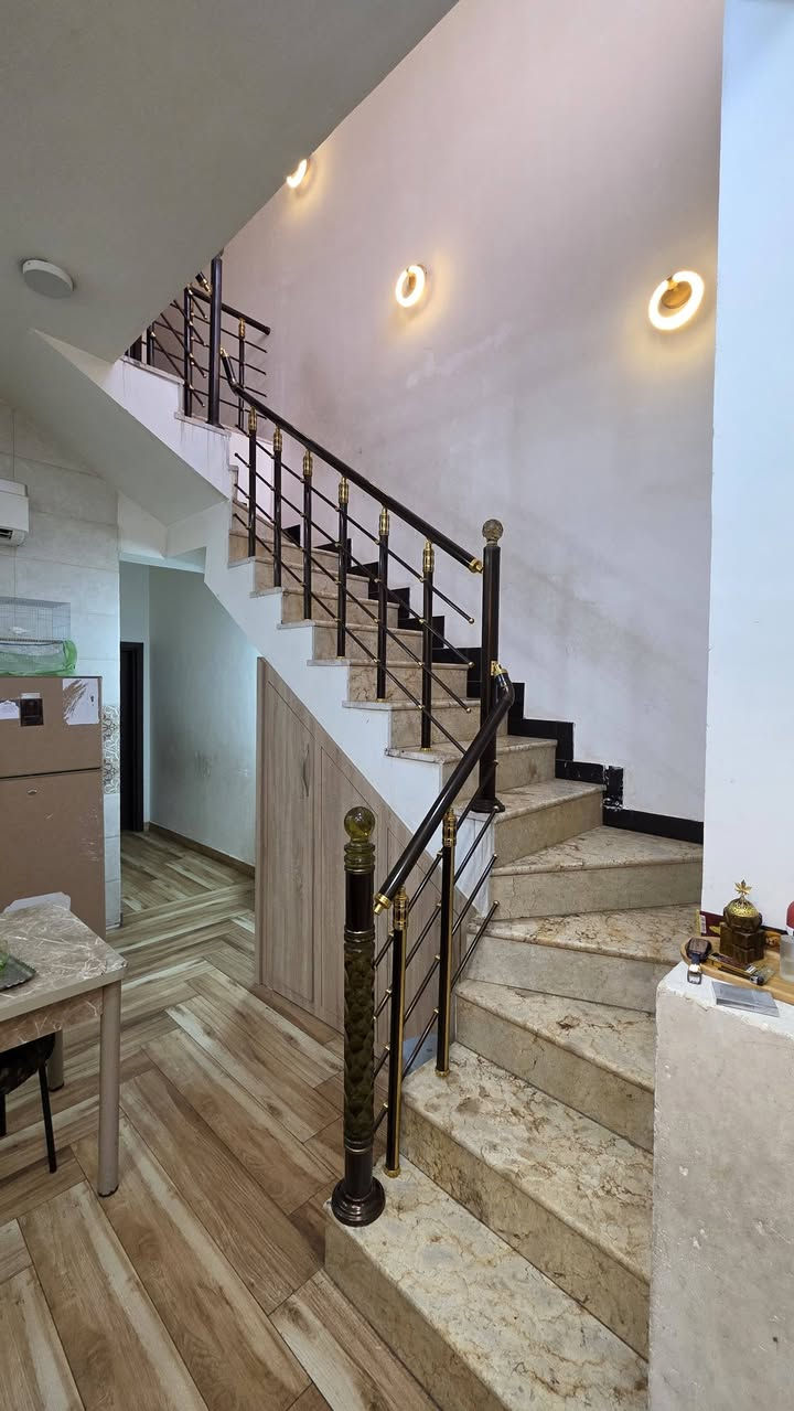 🏠بيت 100م  __ مطلوب اسكان 25 مليون في حي الميلاد 

🏡 بيت للبيع في حي الميلاد – فرصة مميزة ✨

📍 بيت بمساحة 100م²، طابق ونصف، في حي الميلاد، بظهر شارع 20 جهة الدرة.

🔹 مطلوب إسكان: 25 مليون. تسديده بالشهر 170الف تقريباً
🔹 بناء سنة 2022.
🔹 طابوك جمهوري وصب كونكريت مسلح.
🔹 يحتوي على:
✅ غرفتي نوم.
✅ صالة.
✅ استقبال.
✅ مطبخ.
✅ صحيات.

✨ مواصفات مميزة:
✔️ أرضية باركيه خشبية درجة أولى.
✔️ أبواب تركية أصلية (ليست تقليد).
✔️ بيت متعوب عليه وبناءه بأعلى جودة.

💰 لمعرفة سعر العقار، اكتب رقم (1) في التعليقات، ثم ادخل على الرابط الموجود بالوصف. بمجرد الضغط على الرابط ستظهر لك جميع تفاصيل العقار، بما فيها السعر،

https://jar-aqar.aqeelali.space/r/1042
📞 للتواصل:
***********

عقيل ناجي
