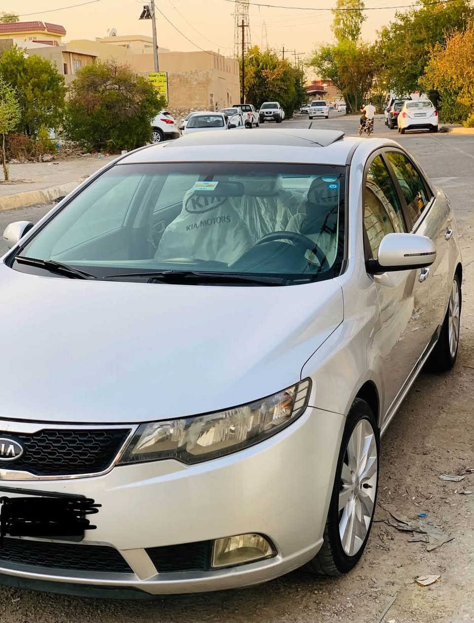 کیا سیراتو ٢٠١٢ سلڤەر فول بەس بەسمە نیە ٢ پارچەی بۆیاغە دەرگای سەکن و دوای سەکن بێ ناو گرتن سەیارەکە ناو زەردە و سڵایدە زۆر پاک و بێ کێشەیە وەرقەی بەنزینی ھەیە سەنەوی تازەیە  
***********
***********
