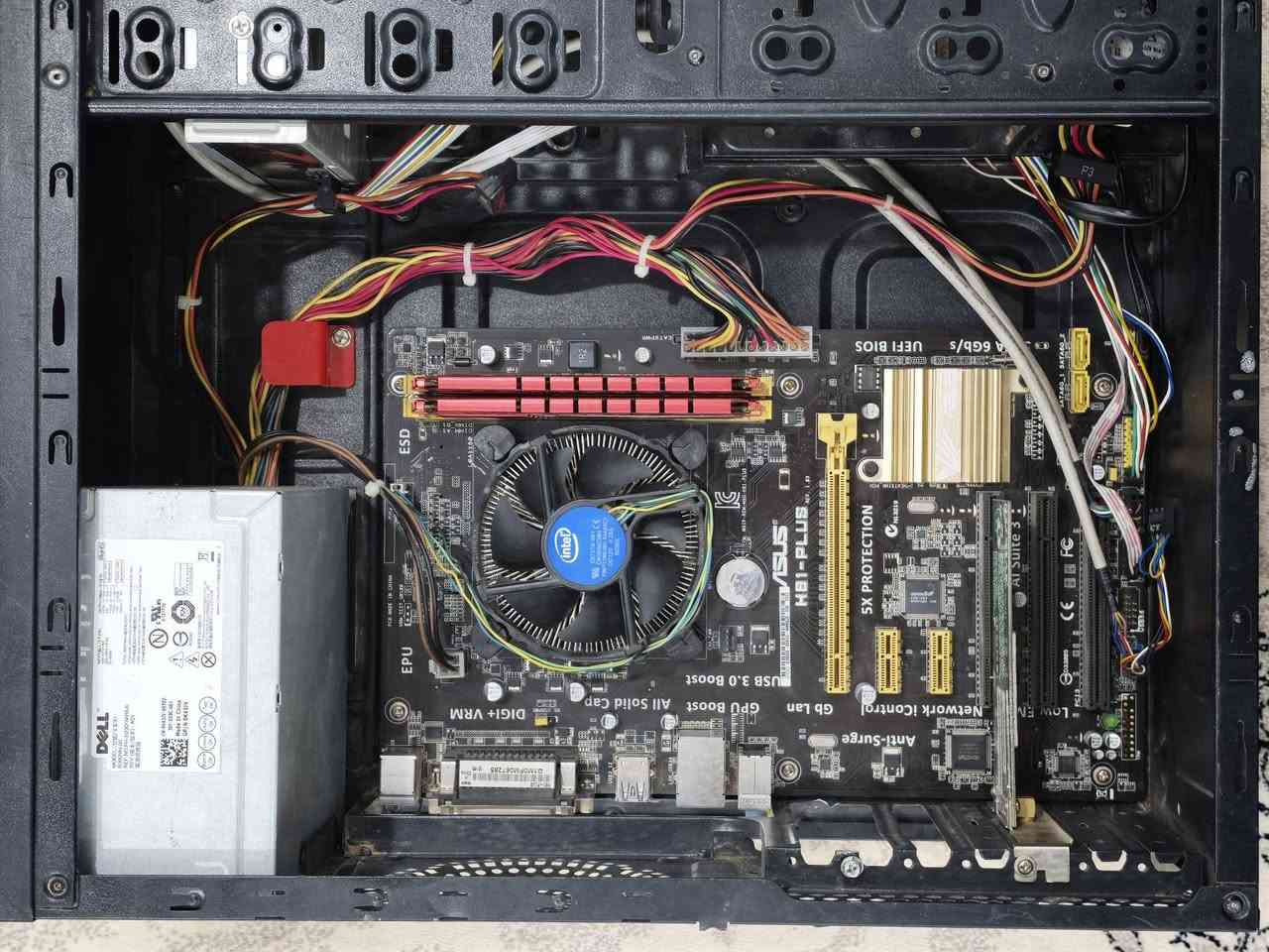 للبيع حاسبة مكتبية نظيفة جداً 🔥
💻 المواصفات: 
• المعالج: Intel Core i7 الجيل الرابع
• الرام: 8GB DDR3
• التخزين: HDD 500GB
• نظام التشغيل: Windows 10
• بدون كرت شاشة منفصل
✅ جاهزة للعمل مباشرة
✅ وياها كيبورد + ماوس + كيبل باور + كيبل شاشة
✅ حالة الحاسبة نظيفة جداً ومستخدمة
💰 السعر: 150,000 دينار فقط
🚚 مع التوصيل لجميع محافظات العراق
📩 للاستفسار: مراسلة خاص أو واتساب
📱 ***********
