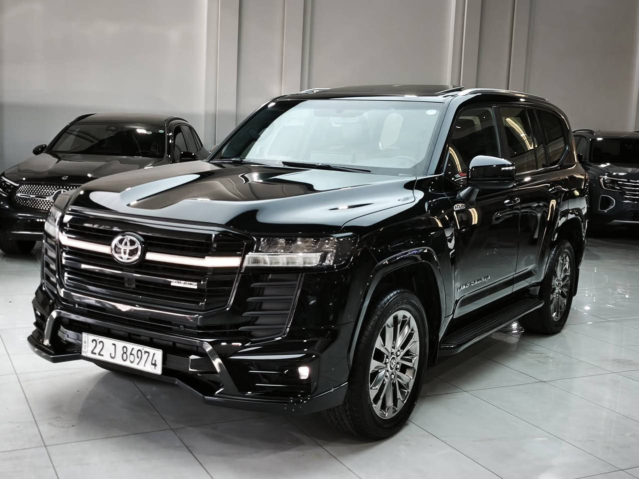 تويوتا لاندكروزر GXR 2023
GXR محدثه Limited
ماشيه 67.000 كم 
محرك 6 سلندر تنفس طبيعي 
شركة مهند 
مكفوله من الصبغ 
بيه شبر تعديل PDR باب السكن 
السعر 59.800$ وبي مجال بسيط 
العنوان اربيل 
***********
***********
