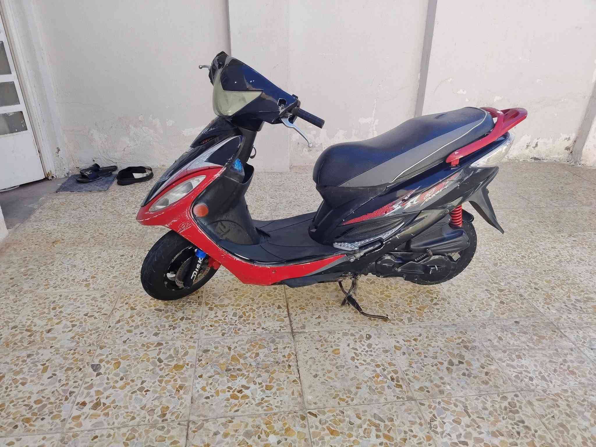 سلام عليكم دراجه للبيع كامكو g4
دراجه نضيفه وشرط مبدل بيها بس ولفات والدراجه كلها ختم واحد بلادي 
كهربائيات كلها شغاله ونكره سلف وكل نقص ما بيها سعرها 350 قفل 
مكاني نجف حي الميلاد ه‍***********

