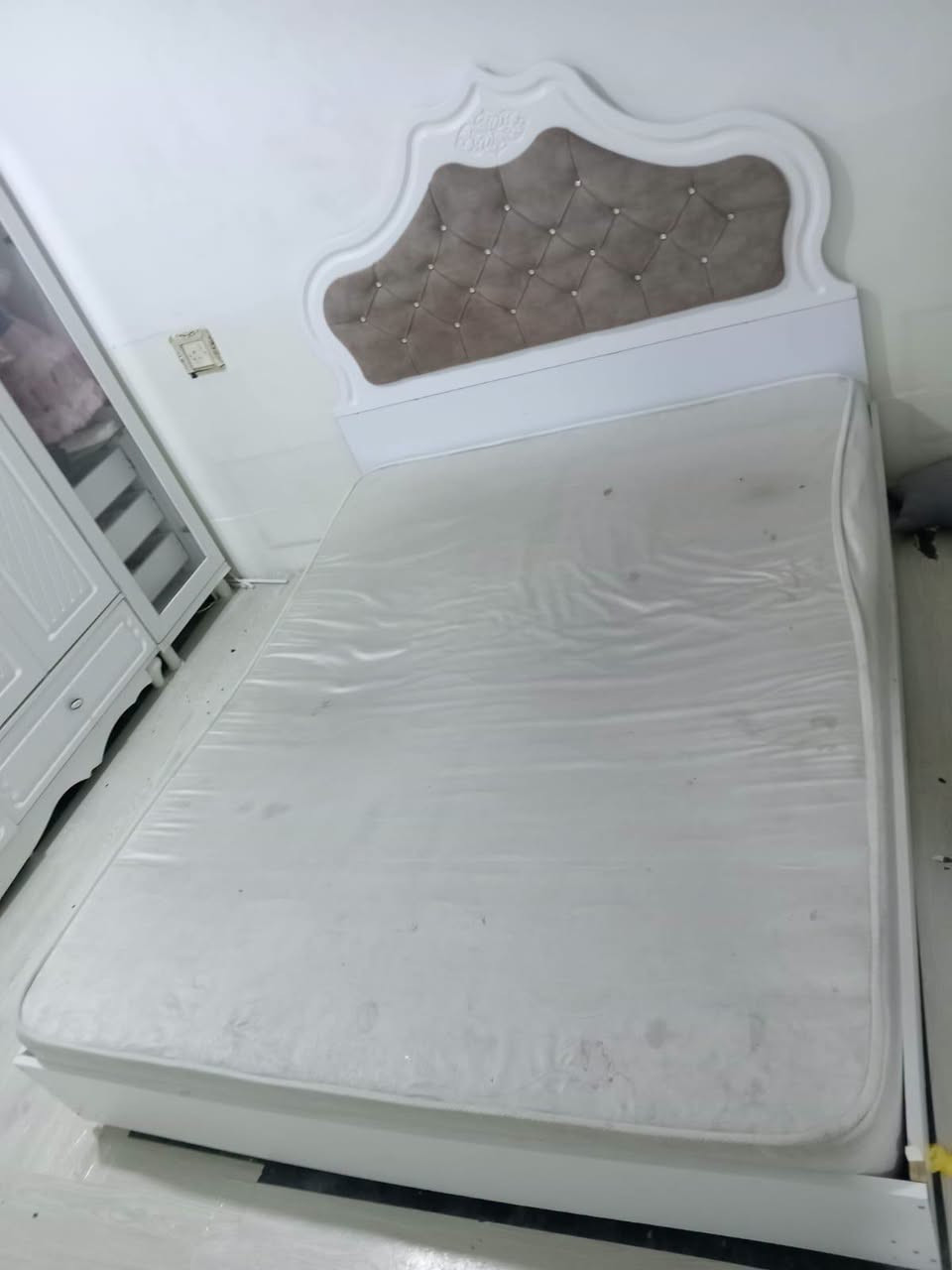 سڵاو هاوڕێیان
تاخمێکی زۆر خاوێن
دەتەوێت ماڵەکەت نوێ بکەیتەوە؟
وەرە بۆ *پێشانگای ڕەوێن*
 ئێمە کەلوپەلی ناو ماڵت لێ دەکڕین و پێ دەفرۆشین
پاک و جوان و بە نرخێکی گونجاو
پێشانگای ڕەوێن* 
 شوێنی متمانە بۆ کڕین و فرۆشتن
ژمارە موبایل 
***********
***********
چم چماڵ ئەنفالەکان یەکەم فەرع دەچێ بۆ مرکەزو ئاسایشەکە
