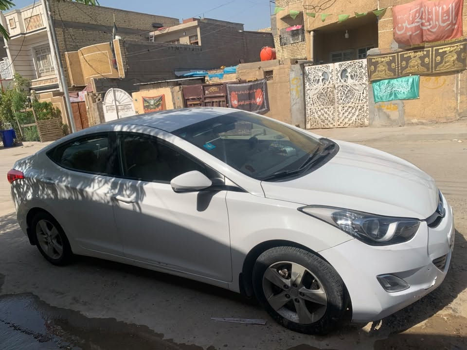 السلام عليكم 
النترا ١٢ خليجي ١٨٠٠ السياره نضيفه يرادلها شويه ترتيب صدر نص عمر كير محرك مكفول بات جديد بدون حادث سونارها موجود بيه صيغ دوسات البيبان تبريد من تمشي يصير بارد ثلج مكاني بغداد الشعب 
***********
