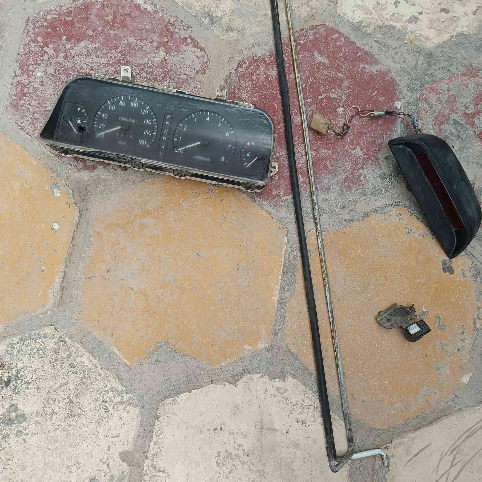 سلام وعليكم مره خصت المدير عدي هذني غراض للبيع شيالات مال جنطه مال فولكه وسنسر دخان ودشبول شغال وعدي هاي صطاب بريك قيم بليرضا ربك وخادمك 
مكاني سوق الشيوخ نفس السوك وهاذا رقمي ***********
