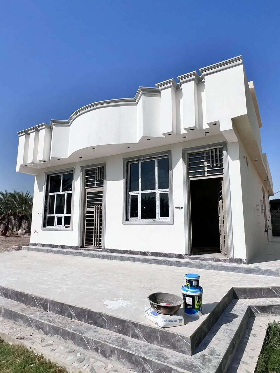 سلام عليكم اشتغل واجهايات صبغ وطلس ويكورات بانسب الاسعار داخل وخارج جبله وهذا رقمي *********** وهاذا شغلي شوفت عينك حسب طلب ابو البيت  وثر هم اشتغل اتصل بيك خير ودلل
