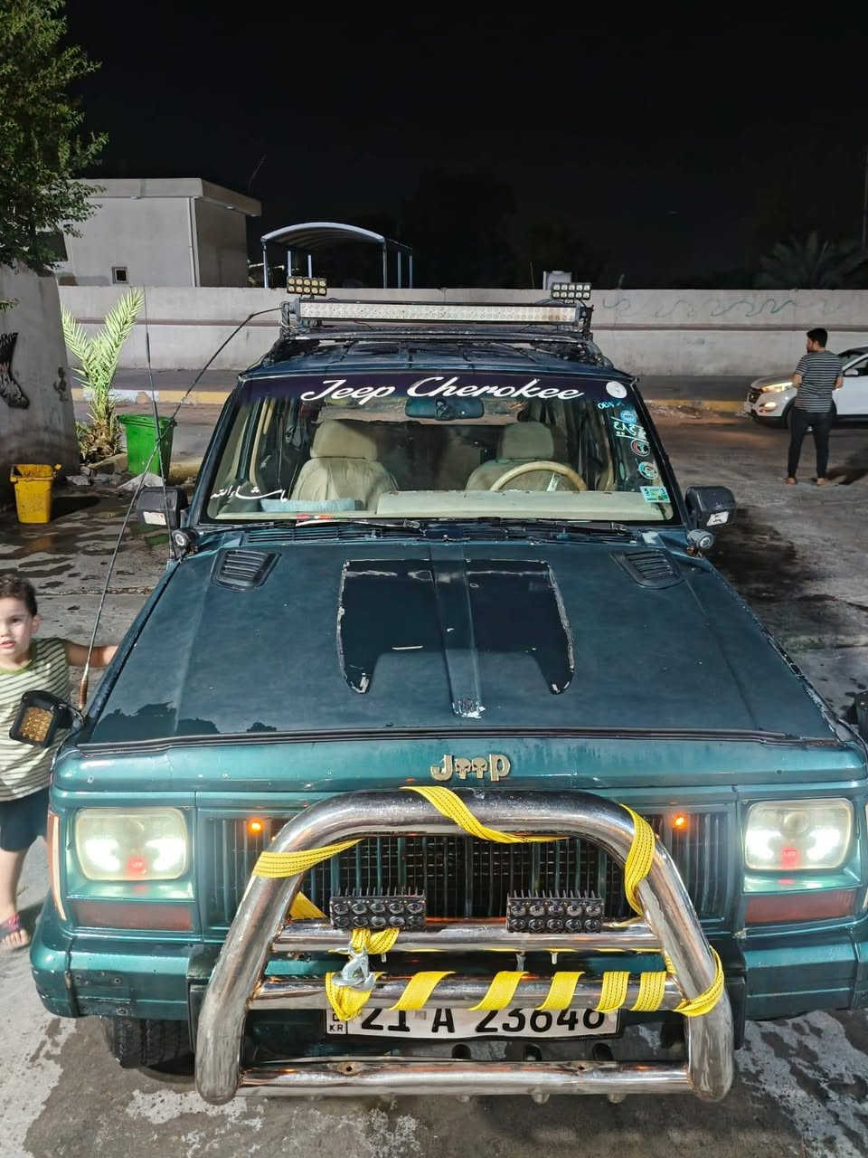 لجيب شيروكي(شخاطة ) موديل ١٩٩١ رقم سليمانية محرك vvt(2500) عنونها بغداد تخم تاير جديد السعر ٦٠$ بيع او مراوس وبيها مجال للاتصال ***********
