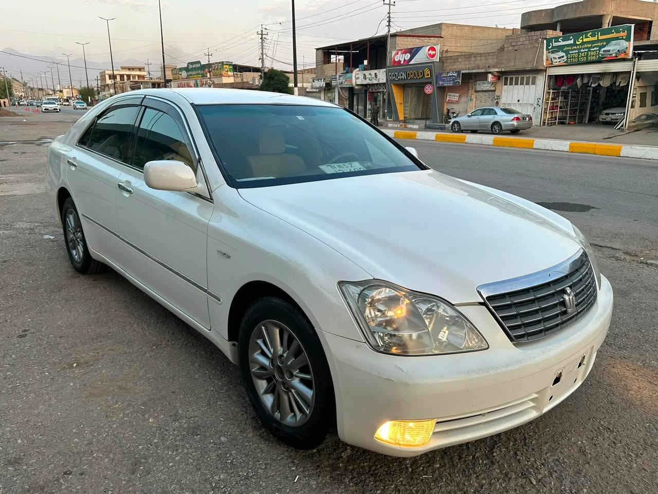 شاهانە ٢٠٠٦ بڕاوە
بێ کۆد تازە داخڵ 
مەکینە بچوک گێڕ گەورە ١٨٠
٢ دووگمە
ناوزەرد 
ویل نەوتی 
زۆر لۆک و بێ مەسروف 
١١٠٠٠٠کم ڕۆشتوە
هەموو گیانی بەشەرت 

***********
