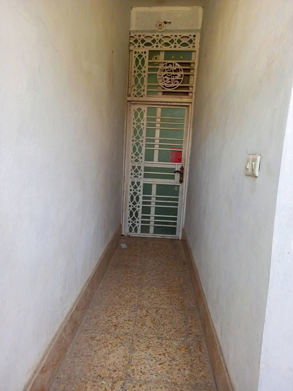 🏠✨ للإيجار – مشتمل ارضي  90م مربع✨🏠 

الموقع / شارع سالم جهه الجمهوري من البداية موقع حلو 

📍 المواصفات:

🛋️ استقبال 
🏢 صالة 
🛏️ غرف 1
🚿 مجموعة صحيات متكاملة
🍽️ مطبخ مفتوح على الصاله 
🌤️ ارضية كاشي 
💼 

📞 للاستفسار: ***********
