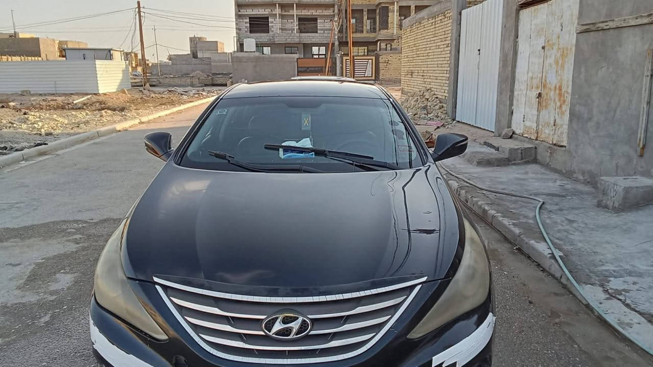 سلام عليكم سوناتا مديل ٢٠١٢ وارد كوري بيه بارد بخشم جاملق الأمامي صفحت العبري وبيه ضربه بدوسه خفيفه جوه باب السايق الباقي مكفول بس رشات صبغ لان الكوري ما ينكفل من صبغ حدادي الاماميه ٥٠ بلميه محرك كير تمام سنويه صاقطه بل ٢٠٢٥ *********** سعر ٧٥ بيه مجال
