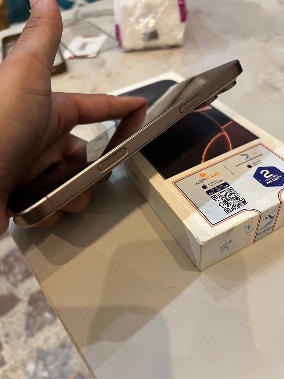 16Pro Max
جهاز بحالت الوكالة

ذاكرة 256
شرق اوسط 
بطارية 91
الجهاز وتر بروف 
نضافة 100/100
بغداد الدورة
***********
السعر 1325
