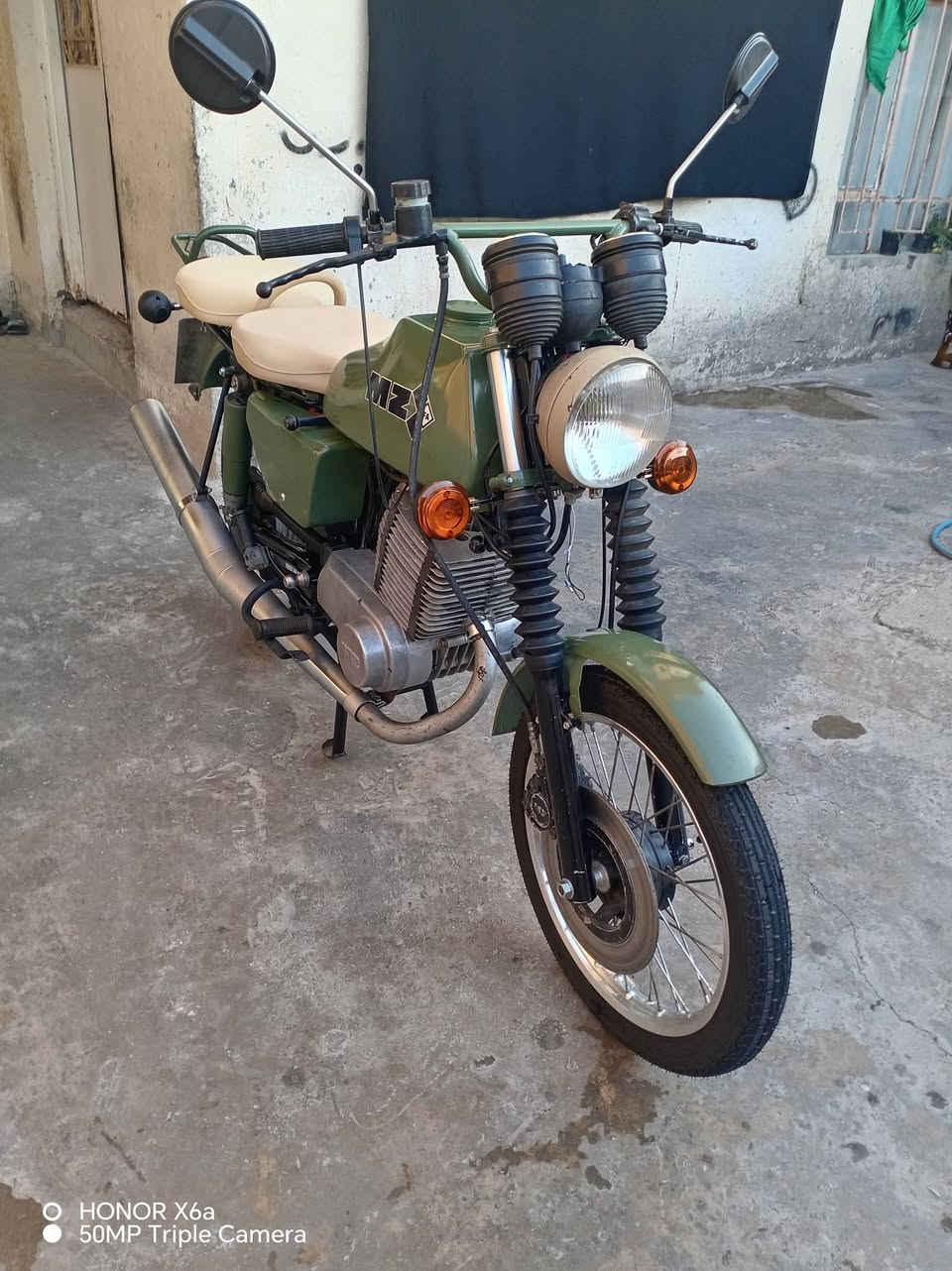 من رخصت مدير الاكروب دراجة عسكريه للبيع كله بلادي بس قبق الباتري مصبوغ مكينه ستندر متعوب عليها شراي يتصل المايعرف بسعارهن لايتصل خاص مااجاوب ***********

نص مكتوب في الصور:
- HONOR X6a
- 50MP Triple Camera