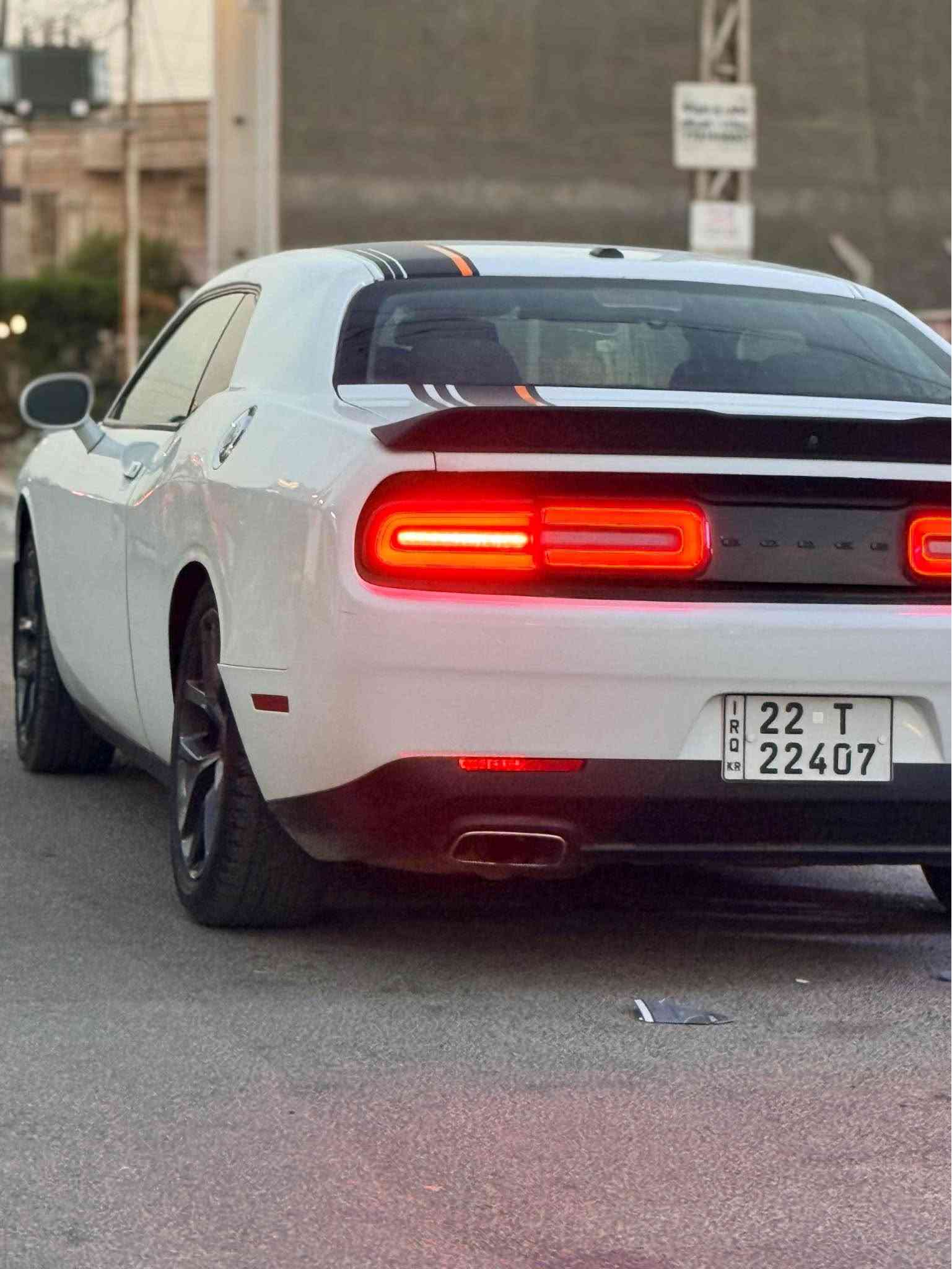 🔥 دوج جالنجر SXT موديل 2023 - للبيع 🔥
سيارة رياضية ممتازة بحالة جيدة ونظيفة جداً جاهزة للاستخدام.
📋 تفاصيل السيارة الأساسية:
 الموديل: 2023
 اللون: أبيض
 المحرك: سلندر (V6) سعة 3.6L (
 المسافة المقطوعة: 24 ألف ميل فقط
 الضرر: 3 قطع صبغ)
⭐ أبرز المواصفات (SXT):
 بصمة تشغيل ودخول ذكي
 شاشة لمس ذكية تدعم Apple CarPlay و Android Auto
 كاميرا خلفية 
 كرسي  السائق تحكم كهربائي
 نظام قيادة رياضي (Sport Mode)
 تبريد ممتاز (قطعتين)
 تحكم كامل من الاستيرن مع نظام أوامر صوتية
 ويل كب أصلية مع شاشة معلومات ومعايير قيادة
📍 الموقع: بغداد - حي الجهاد (شارع المطار)
📞 للتواصل والاستفسار: *********** بغداد, العراق

