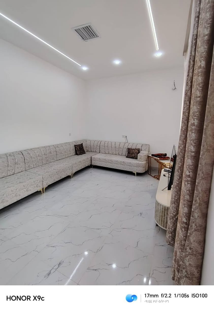 دار للبيع  سعر مناسب ـــ  نرخی زۆر هەرزان 
 سلیمانیە ــ ***********
يحتوي البيت علئ 2غرف نوم 
_استقبال_ مطبخ _ صحيات
   واجهە شمس مساحة  100م 10x10 
  طابو  صرف  جدامة حدیقة
 خدمات كامل جدید 
   تلفون واتساب***********
