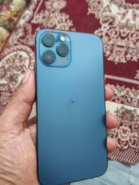 ايفون١٢ برو ماكس بطارية ٧٧ شرق أوسط ذاكره ٢٥٦ نضافه فول ويا شاحنة وكيب...
