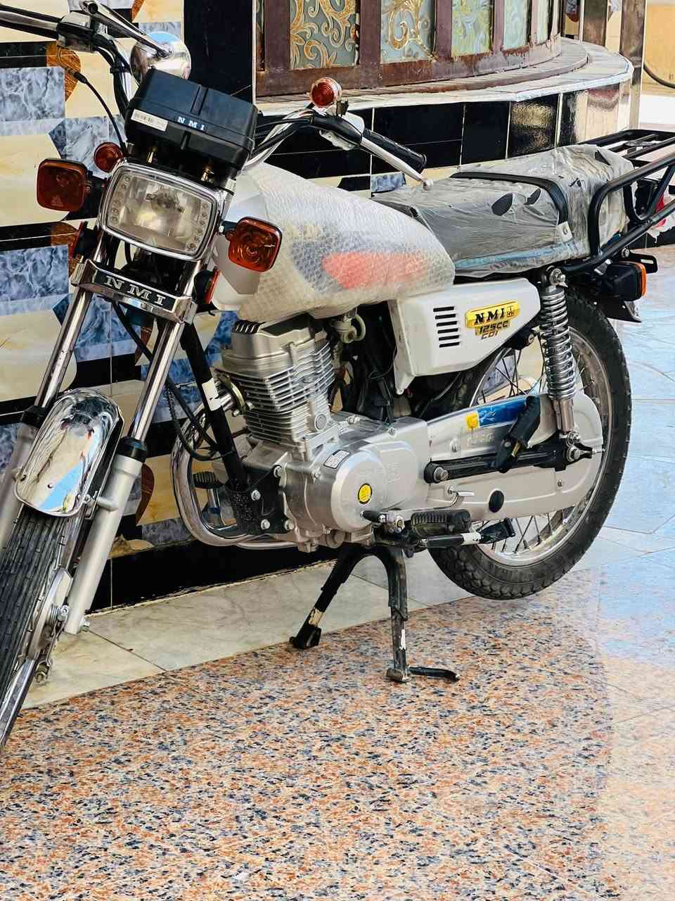 ,(ًجمعه مباركه عليكم انشاءالله) 

سلام عليكم/(دراجه البيع وراق اصولي مو سكنر)
دراجه بلاد مو تعمير //موديل 23/طالعه ب24 
دراجه نامه اصلي شلامجه مكفول كفاله عامه 
دراجه بعد وكيل دراجه نضيفه كلش  غراضه كله شغاله 
دراجه بعده عله بلاد مابدا  بيه شي 
دراجه نضيفه كلش وقويه ورزنه 
دراجه مامتعوبه //من بيت لدوام 
شباب اي صوره مادز خاص هاي كدامك دراجه 
مكاني (ناصريه /قضاء الجبايش) 
راسلني خاص وبخدمتك 
رقمي ***********

سعره (مليون _550)وبيه مجال لطيبين

