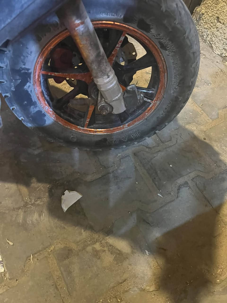دراجه ماكس مضلع للبيع صيني بس ما شاءالله بل مشي تخبل حلوه ونضيفه كلجات جدد دراجه شرط الشلعه ناقصهه بل عداد ما يشتغل وباتري بس ماكني بصره رقمي ***********سعرهه ٢٥٠وبيهه مجال
