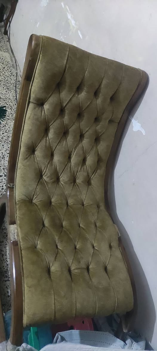 كرسي هزاز بسعر مناسب يحتاجله بعض تصليحات
***********
