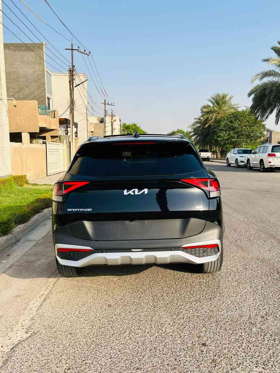 ((السلام عليكم)) 
   (للبيع فقط اعتذر عن المراوس) 
    كيا سبورتج موديل 25 وارد    امريكي 
دخول جديد منفيست بإسم تحويل مباشر 
((حدثها تبديل مونيد وجاملغ الأيمن فقط لغود شواصي تبريد كير محرك شركة شرط ع الفحص افحص وين ما ايعجبك)) 
             مواصفاته
 
فول مواصفات بانوراما

بصمة تشغيل وبصمة فتح أبواب
 وتشغيل عن بعد 

فتحت سقف بانوراما 

داخل ابيض كشن كهرباء وبيهن تدفئة 

محرك 2500 ماشيا 22 الف مايل

 بعدها ع مشي امريكا 

فور ويل ويلكب كروم
 
رادارات أمامي وخلفي وجانبي 

نقطة عمياء وأشاير بالمري 

تبريد قطعتين 

فول تحكم استيرن 

شاشة كبيرة متصلة 

كيجات ديجيتال 

نظام كروز وتحديد مسار وتوقف

 ذاتي عند الاقتراب

سايد بريك بصمة 

    (وباقي المواصفات معروفة 
مكان السيارة بغداد حي الاعلام 
السعر ب 172 وبيه مجال بسيط 
للاستفسار الاتصال على الرقم التالي 
*********** راسلني إدزلك صور الحادث واتساب) بغداد, العراق
