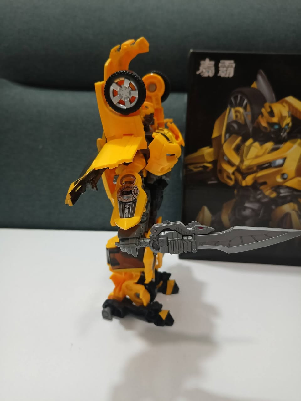Transformers
مجسم بمبلبي يتحول الى سيارة كامل مع الكاتلوج + سيارة اوبتيموس برايم
