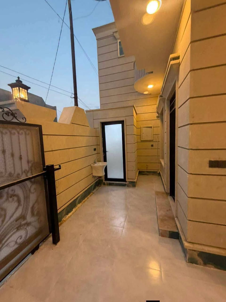 🏡 #السلام_عليكم
✨ دارين توأم للبيع – زيرو
📍 تكريت – الديوم / منطقة التصنيع
📍 قرب شارع 30

📐 مساحة كل دار: 150 م²
▪️ الواجهة: 7.5 م
▪️ النزال: 20 م

🏠 مواصفات الدار:
🛏️ 4 غرف نوم
🛋️ استقبال
🍽️ مطبخ
🚿 3 مجاميع صحية
🏗️ سطح شتايكر
🚰 نظام صحيات دفن
🚪 أبواب داخلية تركية
✨ سحب مغربي وتشطيب مميز

📞 للاستفسار الأتصال 

  ***********
