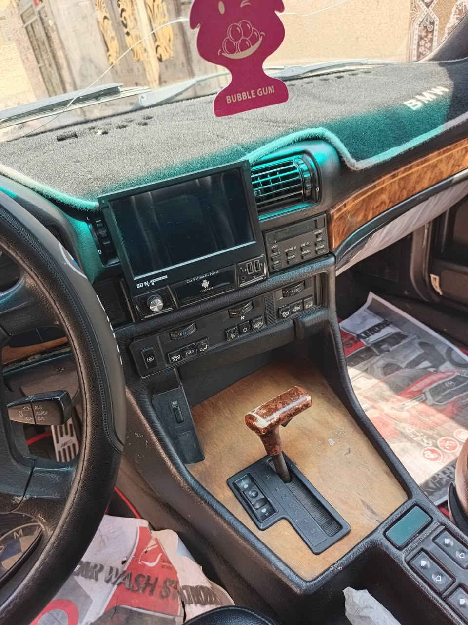 السلام عليكم للبيع بي ام موديل 92 سياره بلاديه كهربائيات كلها شغاله سياره ما بيها كل نقصتخم تاير تبريد شغال فتحه شغاله حداديه صدر جديد سياره خير من الله سياره جديده مكان السياره بغداد شعله سعر 65 وبيها مجال اتصل***********
