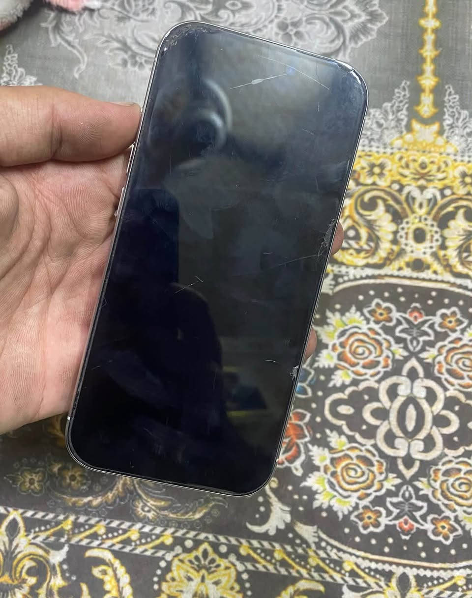 ايفون ١٦ برو 
بطاريه ٨٩ 
الجهاز ماستر مكفول من الفتح
 فقط الضهر بي فطر وموضح بالصور
*********** مكاني بغداد مدينه الصدر
السعر مليون
