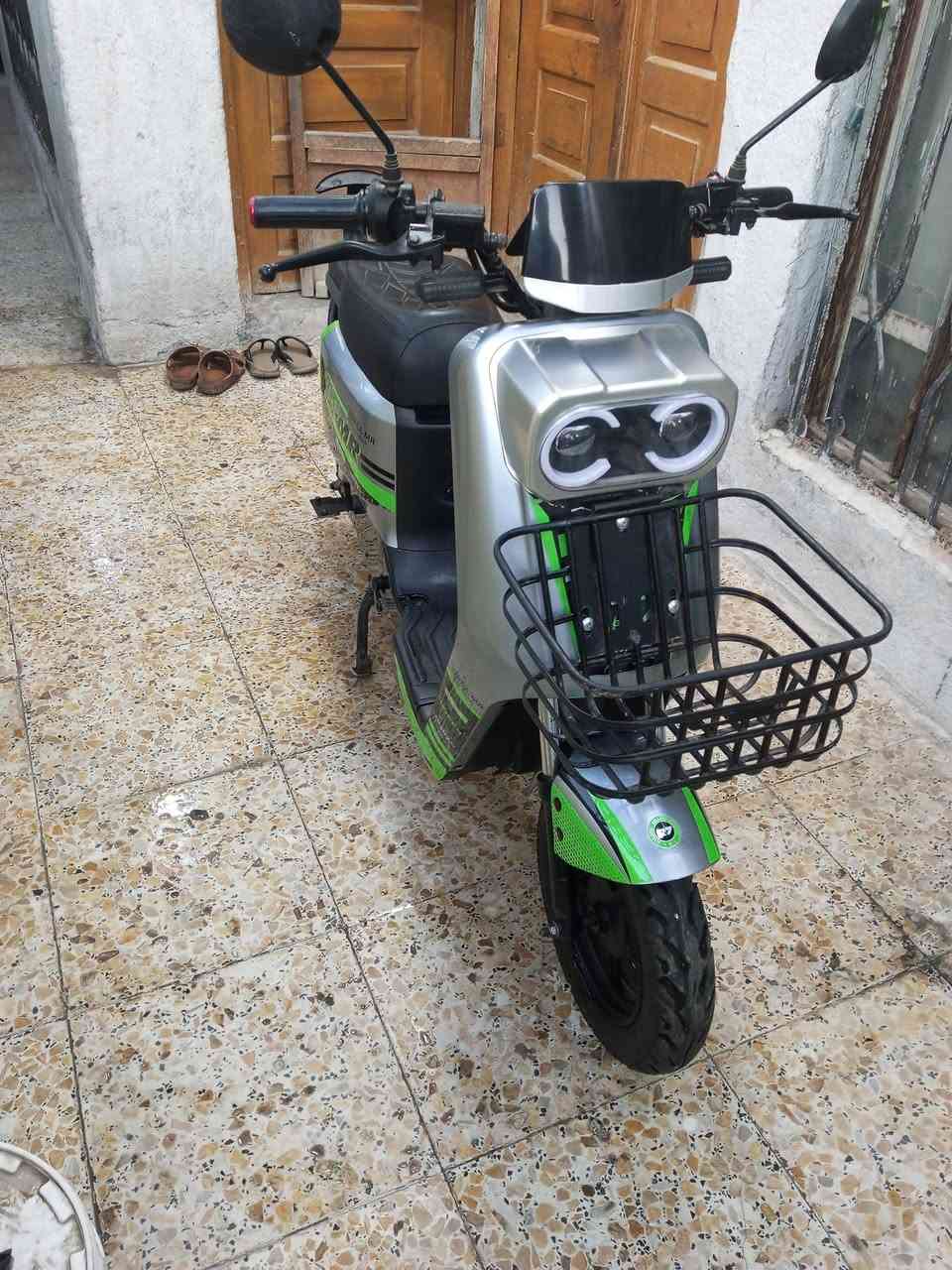 ار 7دراجه نضيفه ستعمال قليل بطاريات بيهن نفخه خفيفه بس قويات فولتيه تقره 11البطاريات السعر 225 مجال قليل ***********
