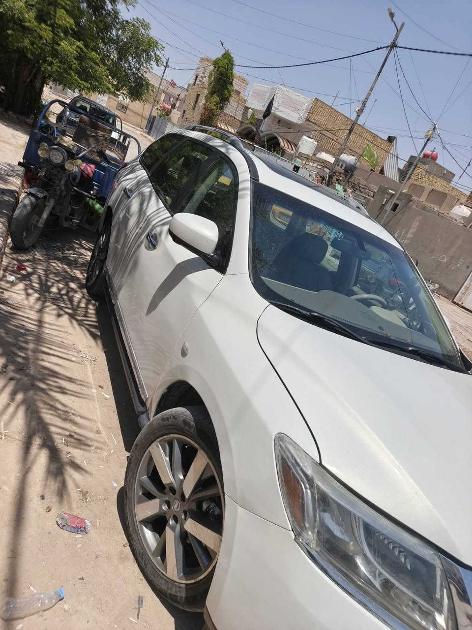 سيارة نظيفة جدًا، استخدام شخصي، بحالة ممتازة من الداخل والخارج، جاهزة للفحص والشراء.

✔️ فئة Platinum (فل أوبشن) محرك ٦ سلندر. 
✔️ فتحة سقف
✔️ حساسات أمامية وخلفية
✔️ كاميرا
✔️ جنوط أصلية
✔️ مقاعد جلد
✔️ السيارة لا تحتاج أي مصروف
 ثلاث قطع صبغ اثر الشخوط

السعر 13.000$  
العنوان عنوان ديوانيه
الرقم *********** سياره خليجي بدون اي قطعه مبدله
