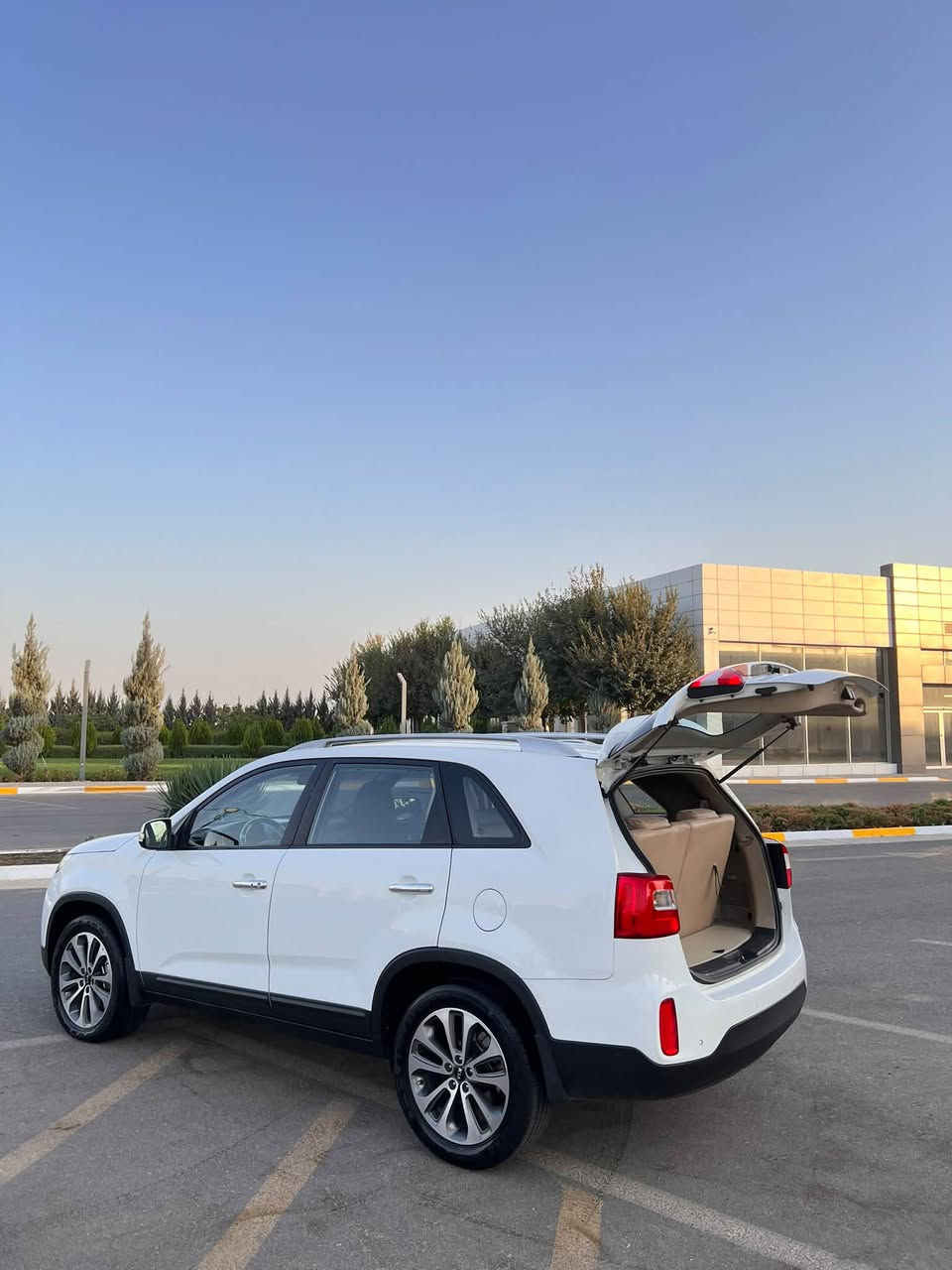 KIA SORENTO- مۆدێل  2015 -
📲 *********** سعر : 168💸 مەجالی تیایە

سەیارەکە زۆر جوانە  
سەیارەکە تەنها پەڵە ساردی  هەیە  بە بێ بۆیاغ  ✈️

مواسەفات   ( ناو زەرد  - کوشن کارەبای  -حاسە  - ڤۆلیۆم   -  تحدید سورعە  - بلاجکتۆر - لید - ویل کرۆم -کامێرا لیدی ناوەوە- کوشن جلد - بەسمە - گیر اوتوماتیک و عادی  - سێ ڕیز کوشن - تەبرید مەرکەزی - ئیکۆ -شاشە ) 🗼

گێڕ و مەکینە بەشەرت نەکراوەیە
١٣٧ هەزار ڕۆیشتووە
سەنەوی تازە تا ٢٠٢٨
تەحویل  و غرامە بەشەرت 🇺🇸
شوێن : سلێمانی 🪙

كيا سورينتو   - مۆدێل  2015 -     
📲 *********** سعر : 168💸 و مجال

سيارة حيل حلوة  
سيارة بيها مكان صغير بارد و بدون صبوغ   ❄️
 
مواصفات (     داخل اصفر - كشن كهربائي -حاسات - بلاجكتور - ڤۆلیۆم - تحديد سرعة -بلاجكتور -ليد- ويل كروم -كاميرا - شاشة- ليد دواخل-كشن جلد - بصمة- گير اوتوماتيك و عادي-ثلاث معقد -تبريد مركزي-نظام ايكو)  🆕

 گير و محرك بشرط ما مفتوح 
137 الف حقيقي ماشي 
سنوي جديد حتى 2028
تەحویل  و غرامە بشرط 💎
مكان : سلێمانی
