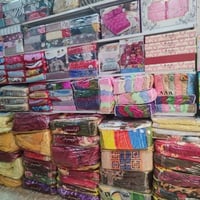 غراض جدد للبيع بعدهن بالجيس فرشات  بطانيات  دواشك طبية مخدات مدات جدد ...