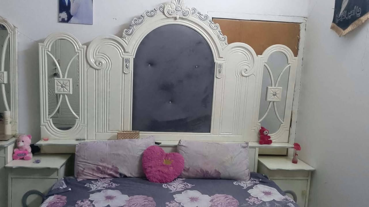 غرفه نوم نظيفه مابيها ضرر المكان شهداء البياع الجاد يراسلني ادزلك الرقم

