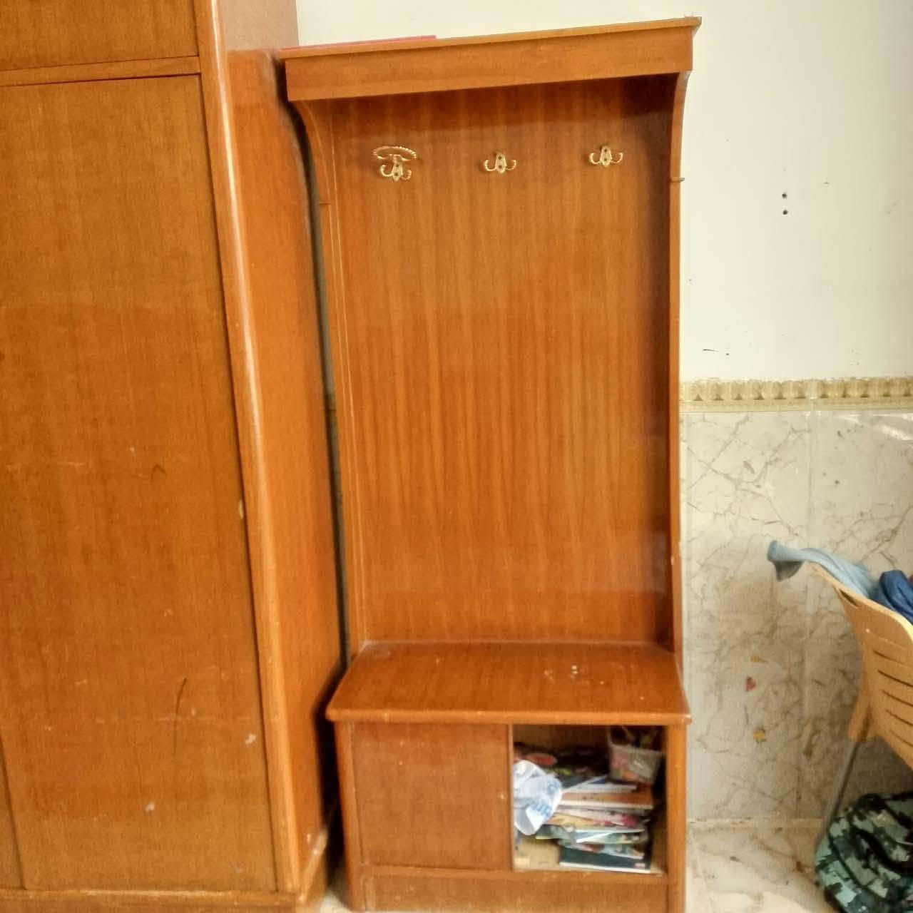 غرفه اخشاب • مستعملة • خدوش بسيطة