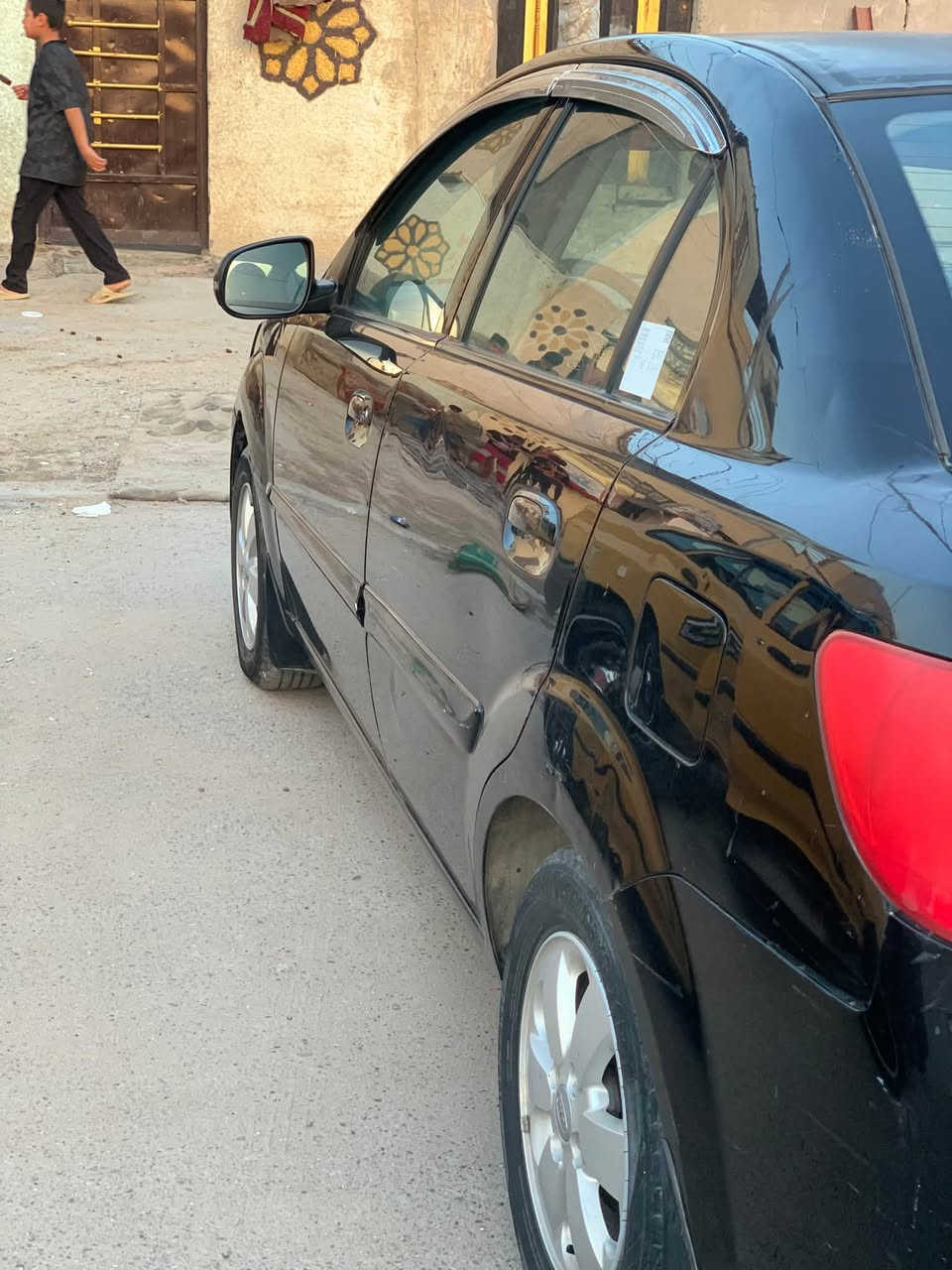 كيا ريو ٢٠١١ رقم بغداد باسمي
محرك و كير نظيف 
زوج تايرات جديد وباتري جديد وقاعده فيتبم جديده 
السياره مناقصها شي 
مكفوله من الصبغ والتبديل سونرها موجود 
السعر ٧٥ وبيها مجال 
عنوانها بغداد الشعله 
***********
