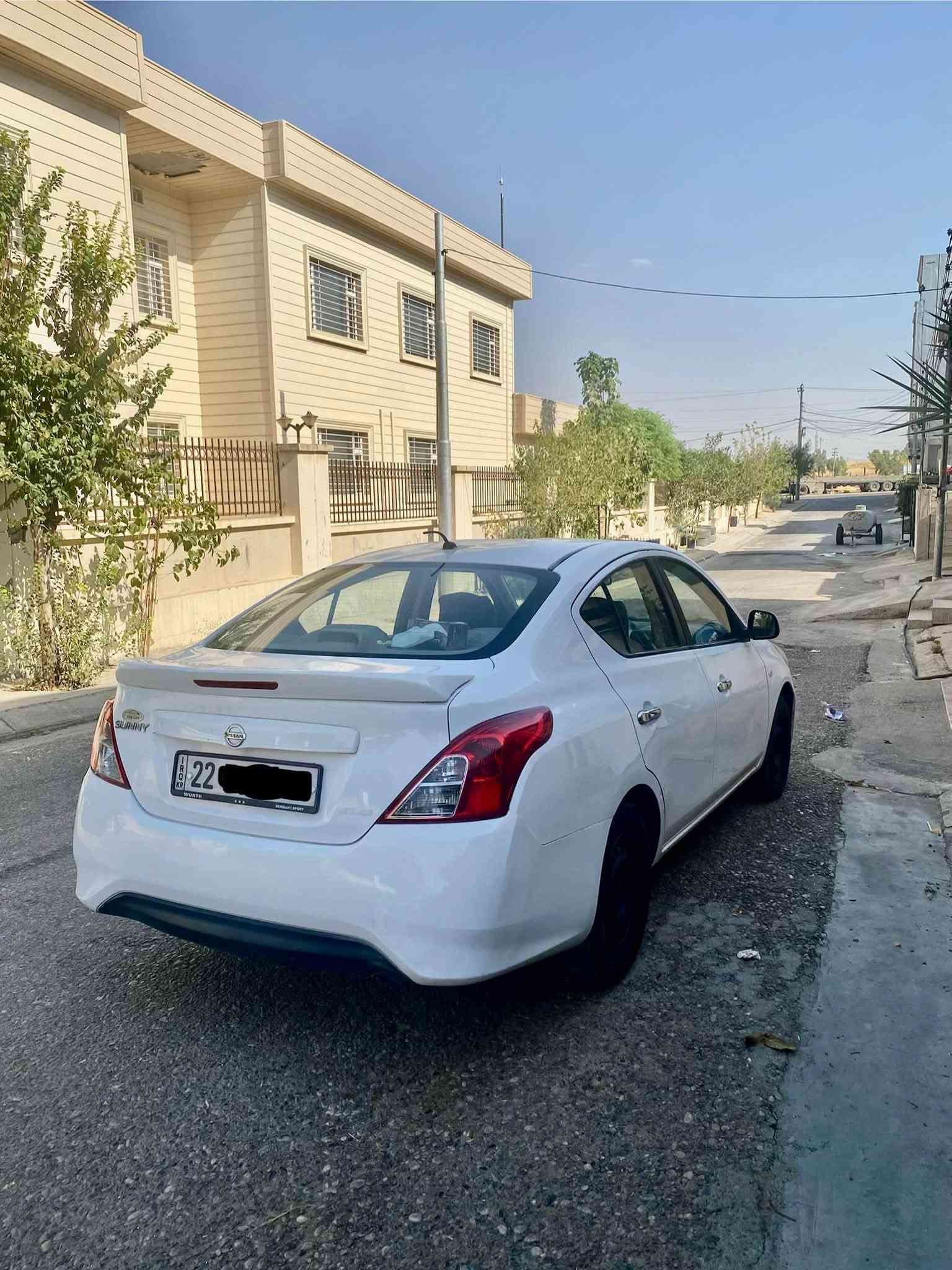 نيسان صني • ٢٠١٦ • أبيض