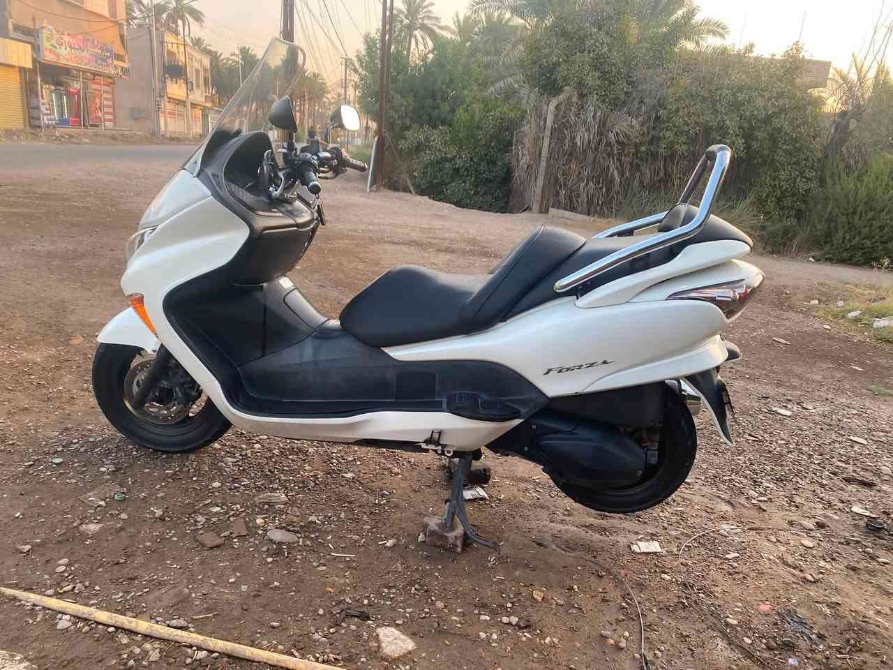سلام عليكم
للبيع ادراجه فورزه 
0/9فول مواصفاتً
ماشيه 17 الف 
2 بصمات 
4 كير 
سبورت 
وكير عادي 
واتوماتيك 
بلاديه مابيه أي نقص 
رمبه جديده كفاله 
جامه طويله 
سعر خاص 
السكن بغداد 
الكاضميه منطقه  الطي 
أو قرب جسر المثنى 
*********** بي وتساب

